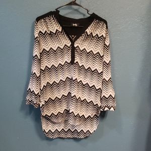 Sheer zigzag pattern tunic